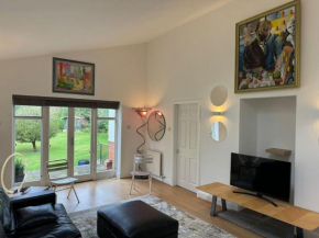 Weybridge garden cottage